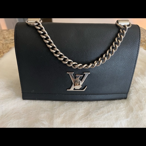 ❌SOLD OUT❌❌❌❌LOUIS VUIITON! LOCK ME II BB NOIR AUTHENTIC. - Picture 2 of 7